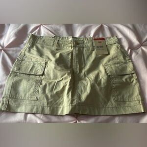 Levi’s Cargo Skirt in Tan